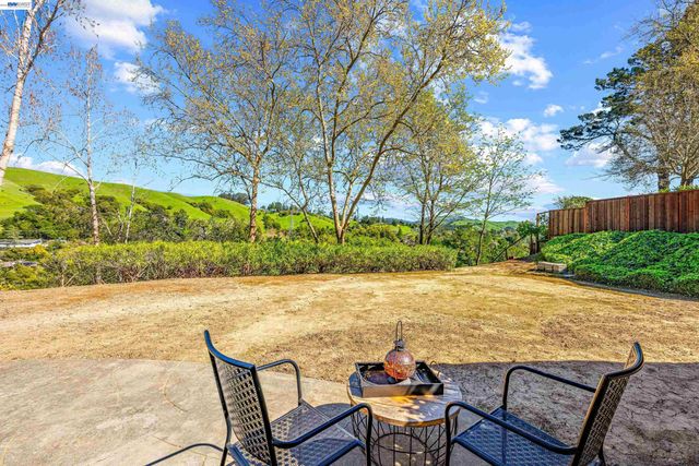 121 Ardith Dr, Orinda, CA 94563