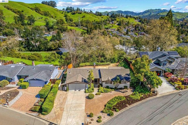 121 Ardith Dr, Orinda, CA 94563