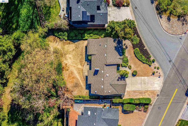 121 Ardith Dr, Orinda, CA 94563