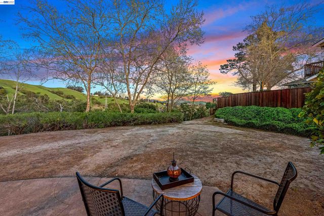 121 Ardith Dr, Orinda, CA 94563