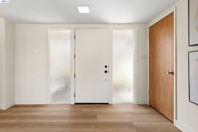 121 Ardith Dr, Orinda, CA 94563