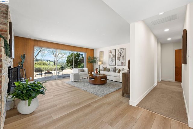 121 Ardith Dr, Orinda, CA 94563