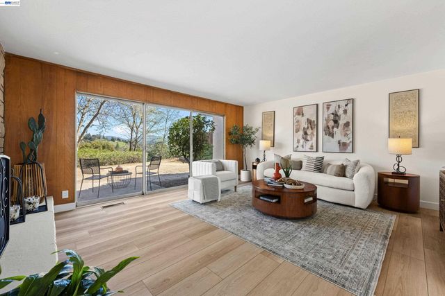 121 Ardith Dr, Orinda, CA 94563