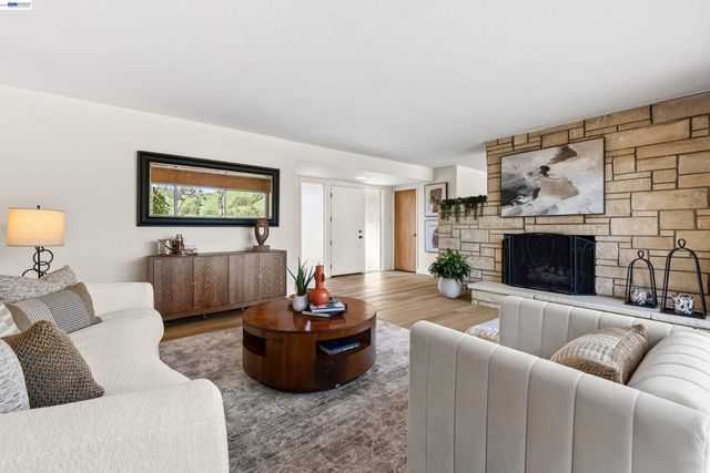 121 Ardith Dr, Orinda, CA 94563