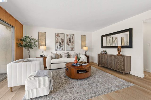 121 Ardith Dr, Orinda, CA 94563