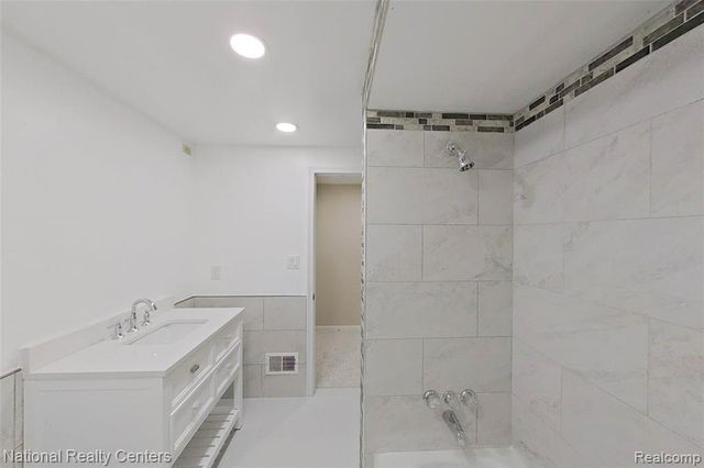 7103 Pebble Park Drive, West Bloomfield, MI 48322