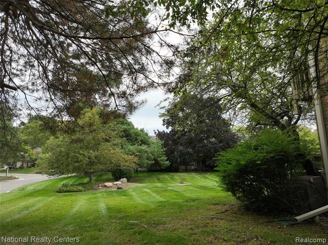 7103 Pebble Park Drive, West Bloomfield, MI 48322