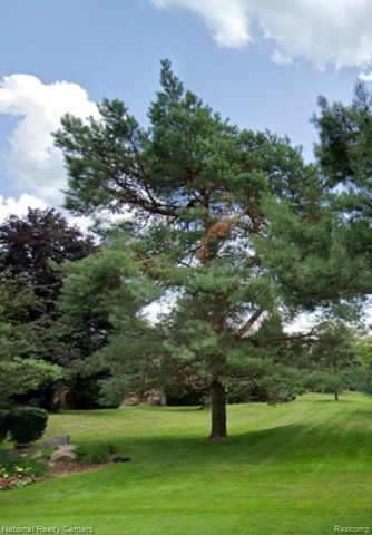 7103 Pebble Park Drive, West Bloomfield, MI 48322