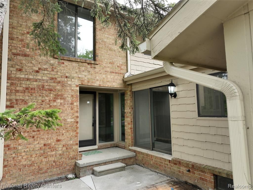 7103 Pebble Park Drive, West Bloomfield, MI 48322