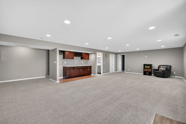 2411 Green Hills Drive, Norwalk, IA 50211