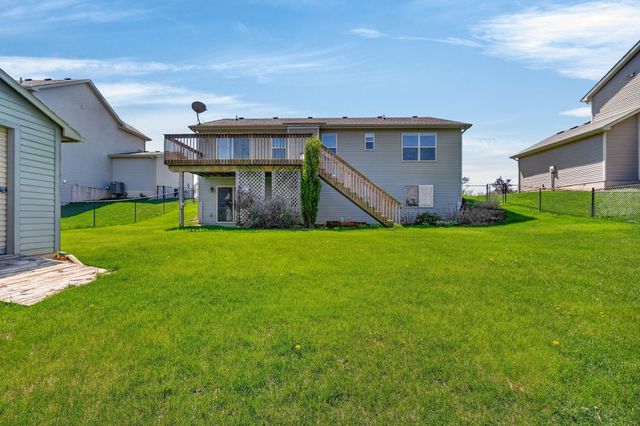 2411 Green Hills Drive, Norwalk, IA 50211