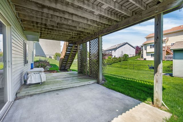 2411 Green Hills Drive, Norwalk, IA 50211