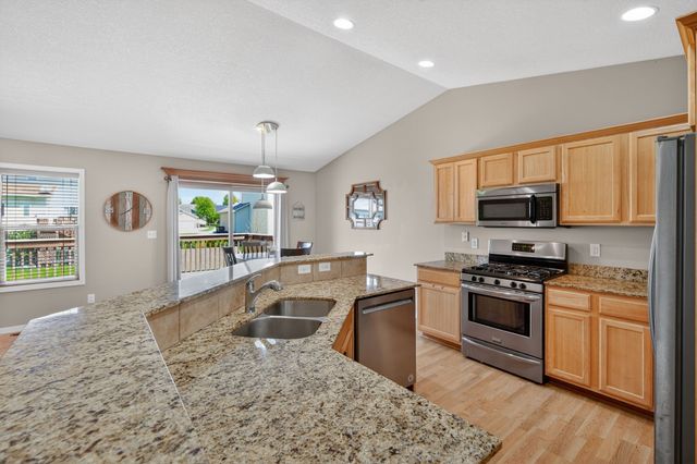 2411 Green Hills Drive, Norwalk, IA 50211