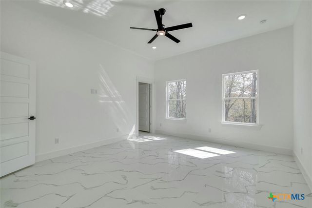 121 Diamond Head Drive, Bastrop, TX 78602