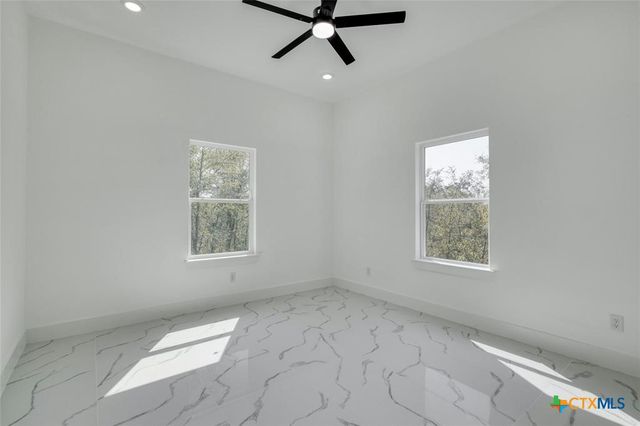 121 Diamond Head Drive, Bastrop, TX 78602