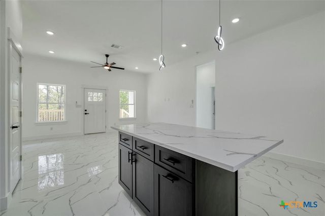 121 Diamond Head Drive, Bastrop, TX 78602