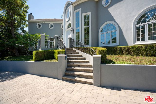 1357 Schuyler Road, Beverly Hills, CA 90210