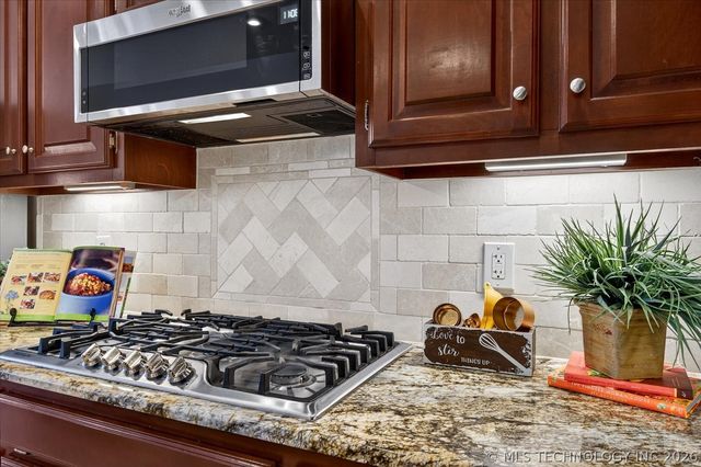 21 Longacre Drive, Ramona, OK 74061