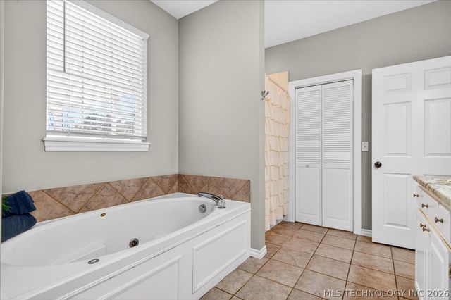 21 Longacre Drive, Ramona, OK 74061