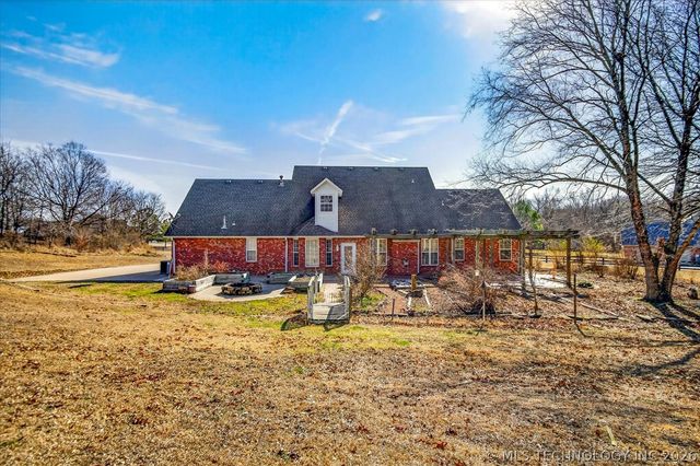 21 Longacre Drive, Ramona, OK 74061
