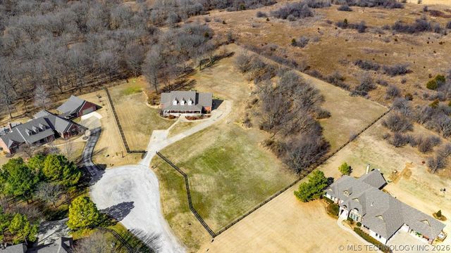 21 Longacre Drive, Ramona, OK 74061