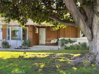 389 Mira Loma, Costa Mesa, CA 92627