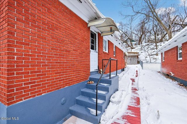 37 Hillcrest Avenue, Albany, NY 12203