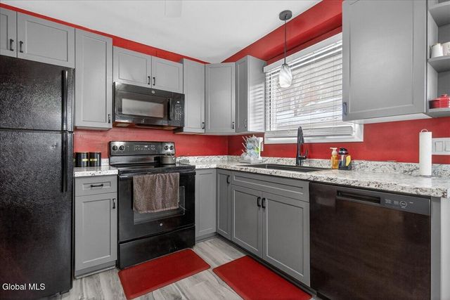 37 Hillcrest Avenue, Albany, NY 12203