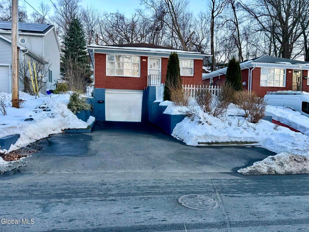 37 Hillcrest Avenue, Albany, NY 12203