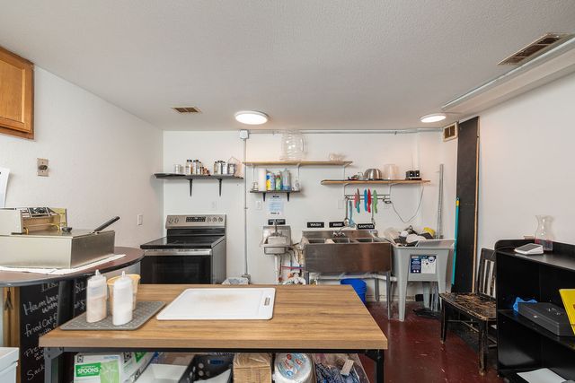 206 W Walnut, Rogers, AR 72756