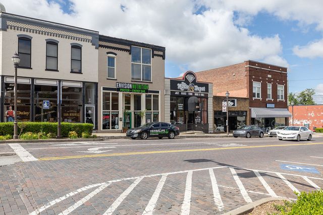 206 W Walnut, Rogers, AR 72756