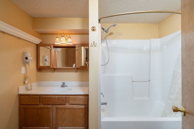 206 W Walnut, Rogers, AR 72756