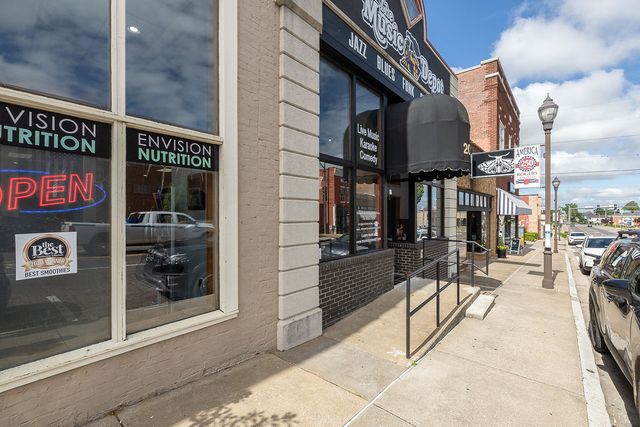 206 W Walnut, Rogers, AR 72756