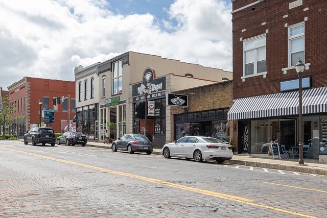 206 W Walnut, Rogers, AR 72756