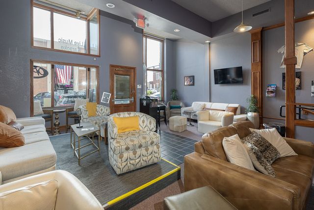206 W Walnut, Rogers, AR 72756