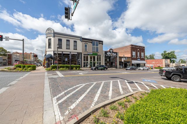 206 W Walnut, Rogers, AR 72756