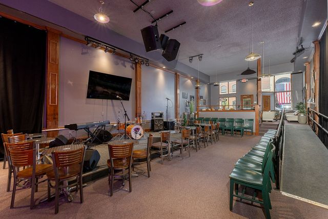 206 W Walnut, Rogers, AR 72756