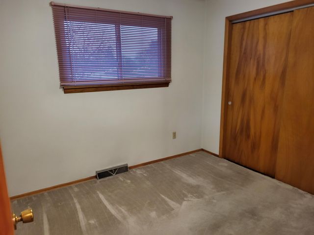 9420 Saric Drive, Highland, IN 46322