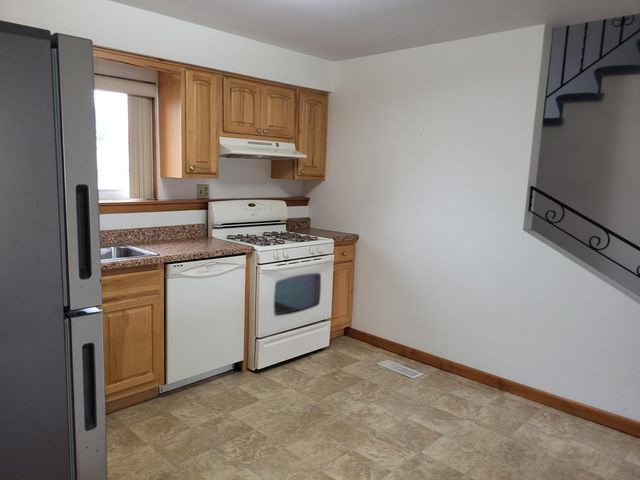 9420 Saric Drive, Highland, IN 46322