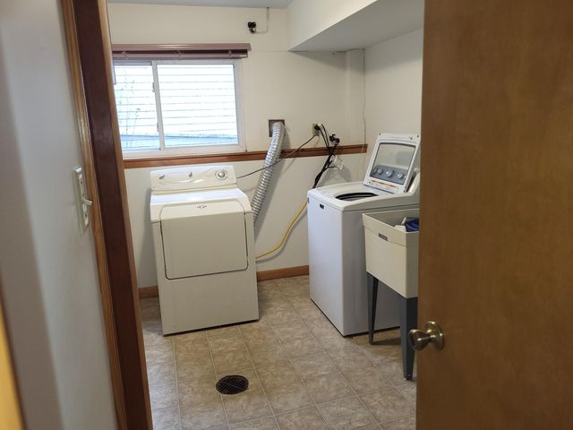 9420 Saric Drive, Highland, IN 46322