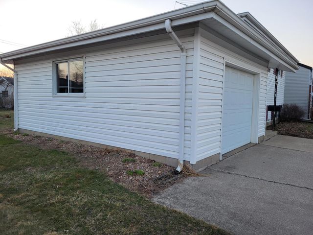 9420 Saric Drive, Highland, IN 46322