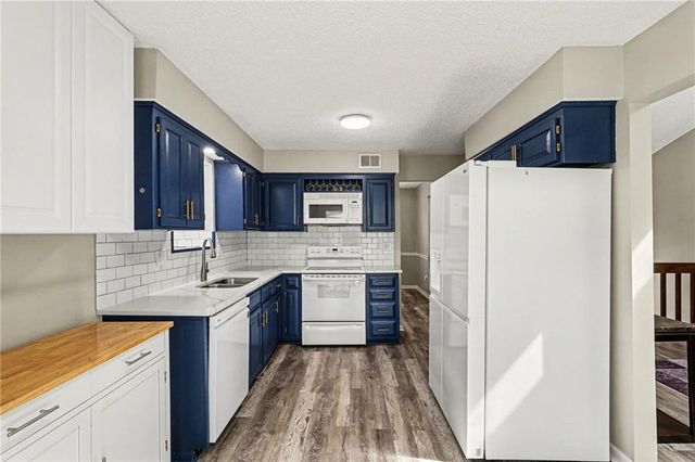 117 SE 2nd Street, Blue Springs, MO 64014