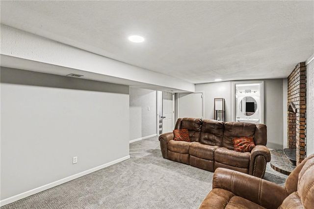 117 SE 2nd Street, Blue Springs, MO 64014