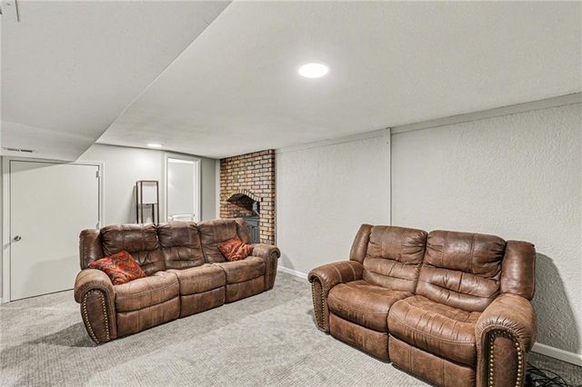 117 SE 2nd Street, Blue Springs, MO 64014