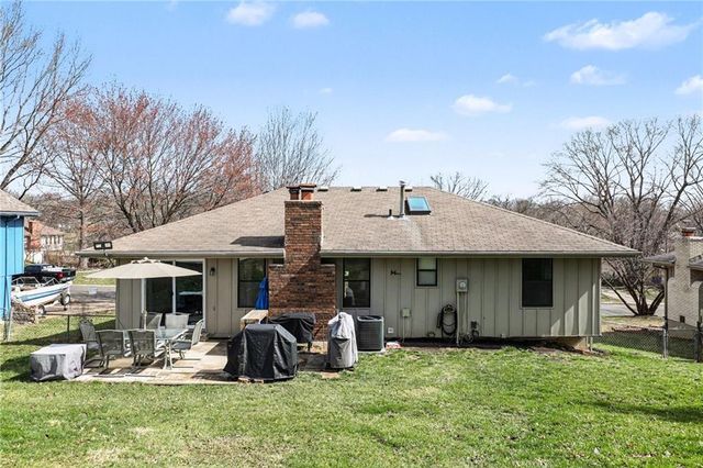 117 SE 2nd Street, Blue Springs, MO 64014