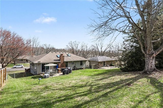 117 SE 2nd Street, Blue Springs, MO 64014