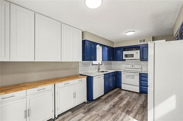 117 SE 2nd Street, Blue Springs, MO 64014