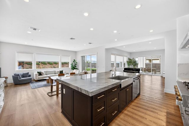 4068 Whitney Vista Lane, Rocklin, CA 95677