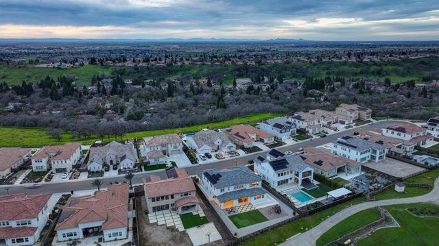 4068 Whitney Vista Lane, Rocklin, CA 95677