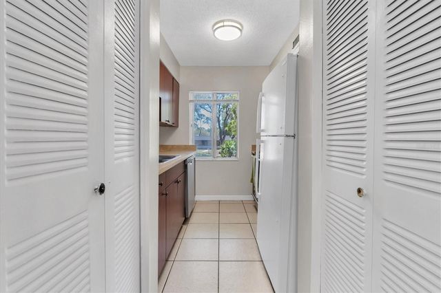 7505 PITCH PINE CIRCLE 122, Tampa, FL 33617
